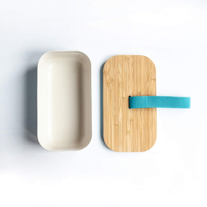 
                  
                    bamboo lunch box and lid with turquoise elastic strap 
                  
                